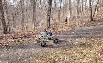Robot in a trail